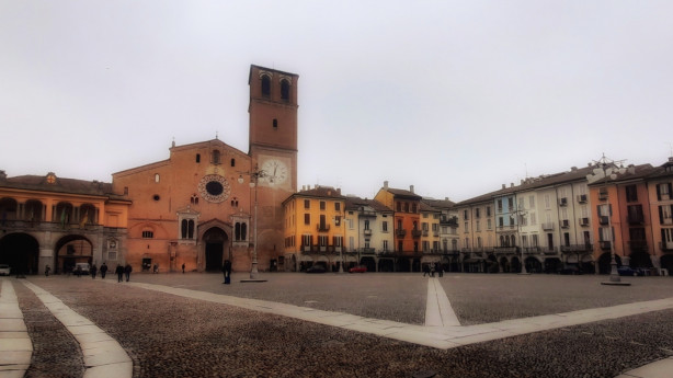 Lodi_piazzadellavittoria_duomo