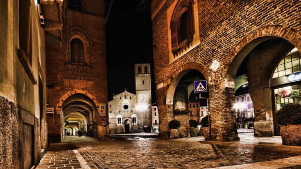 Tour del mistero di Lodi: itinerario guidato alla scoperta di segreti e leggende!