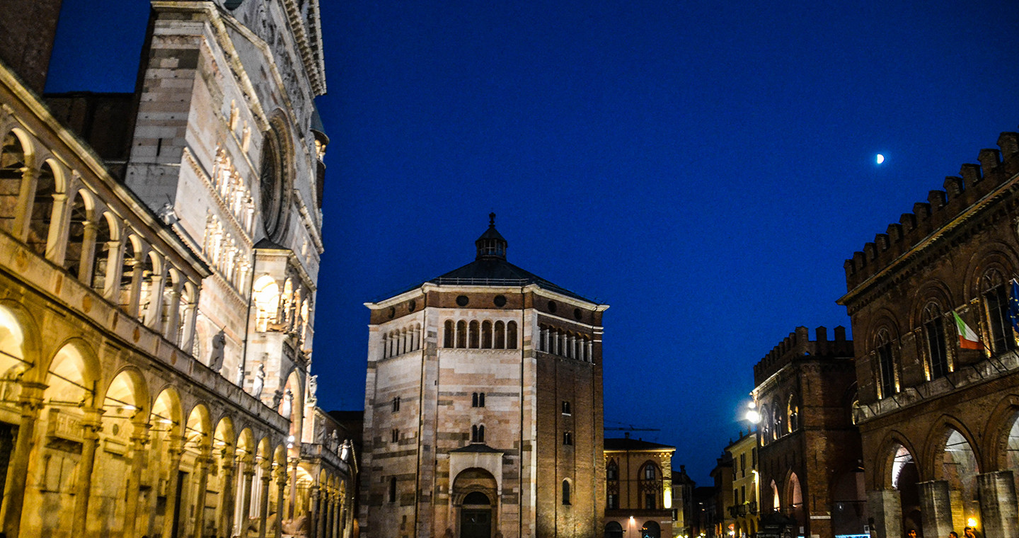 La Piazza del Comune a Cremona @Davide Tiezzi