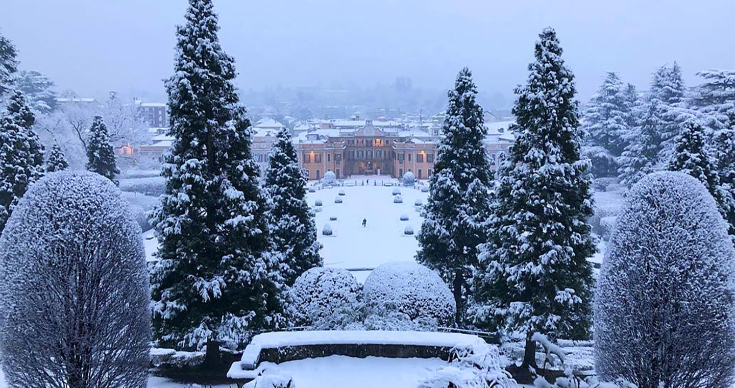Il fascino della neve sui Giardini Estensi di Varese @smiky