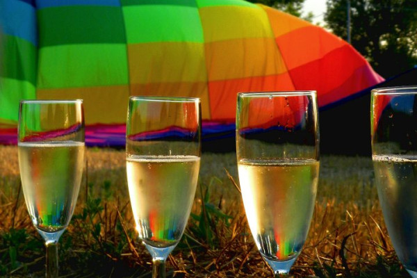 Brindisi post volo con vino doc